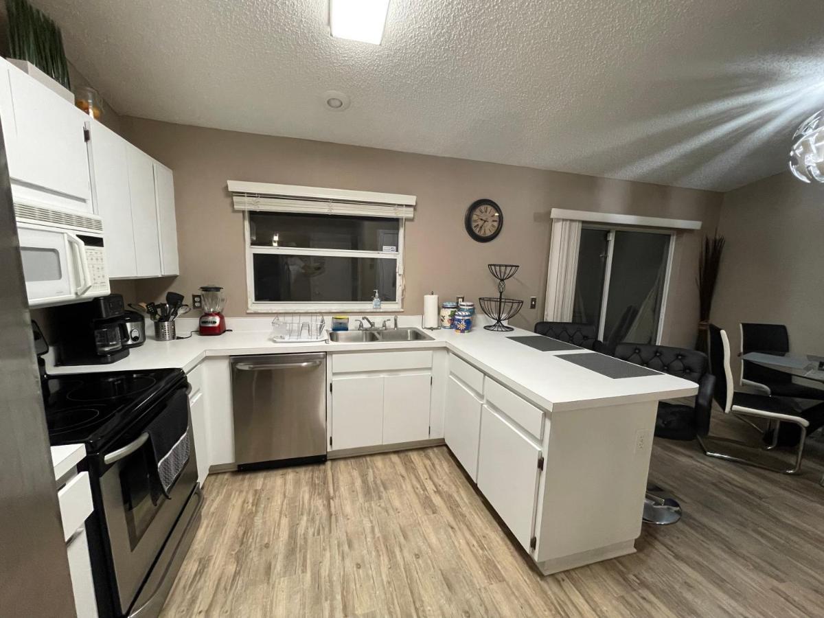 Cozy 3 Bedroom Home Close To Everything In Tampa! エクステリア 写真