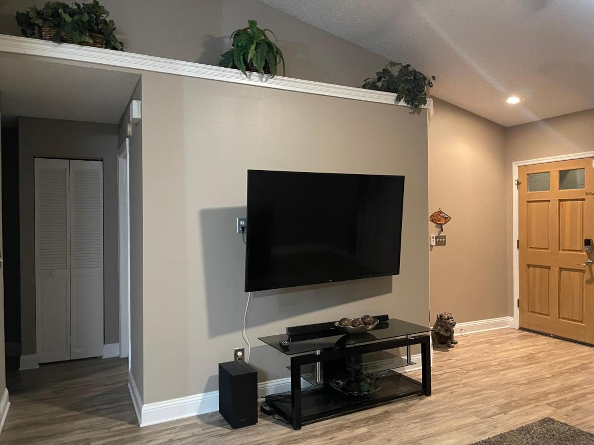 Cozy 3 Bedroom Home Close To Everything In Tampa! エクステリア 写真