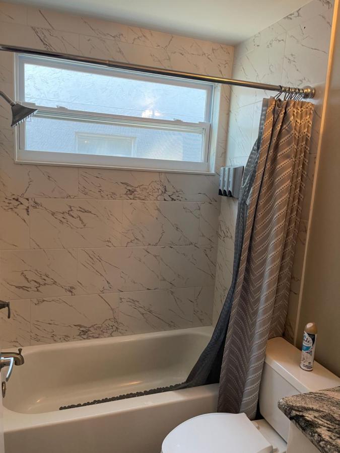 Cozy 3 Bedroom Home Close To Everything In Tampa! エクステリア 写真