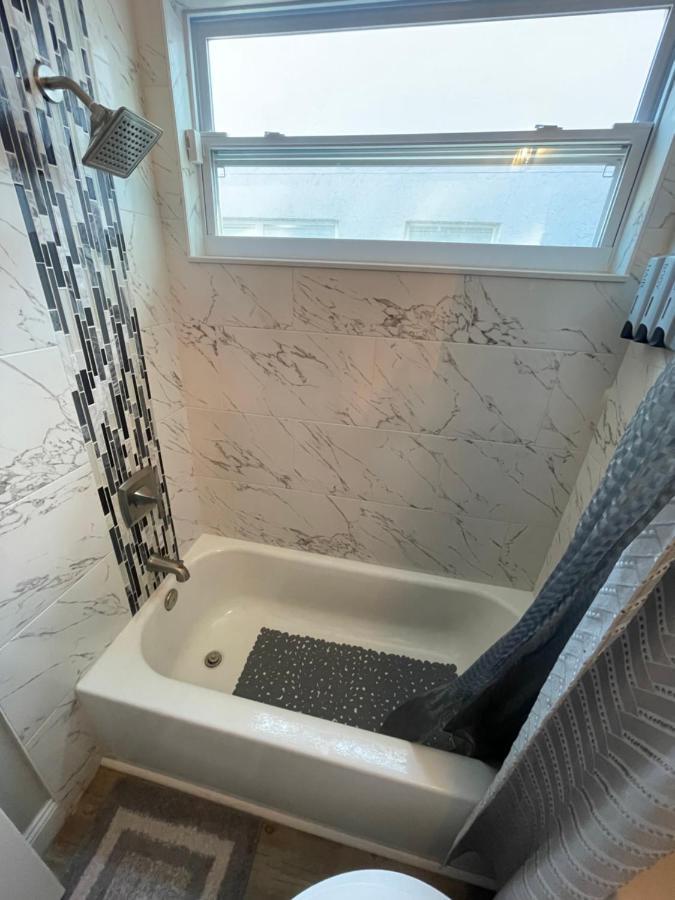 Cozy 3 Bedroom Home Close To Everything In Tampa! エクステリア 写真