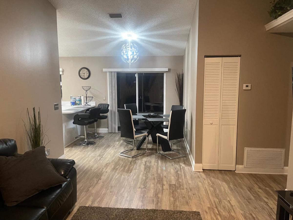 Cozy 3 Bedroom Home Close To Everything In Tampa! エクステリア 写真