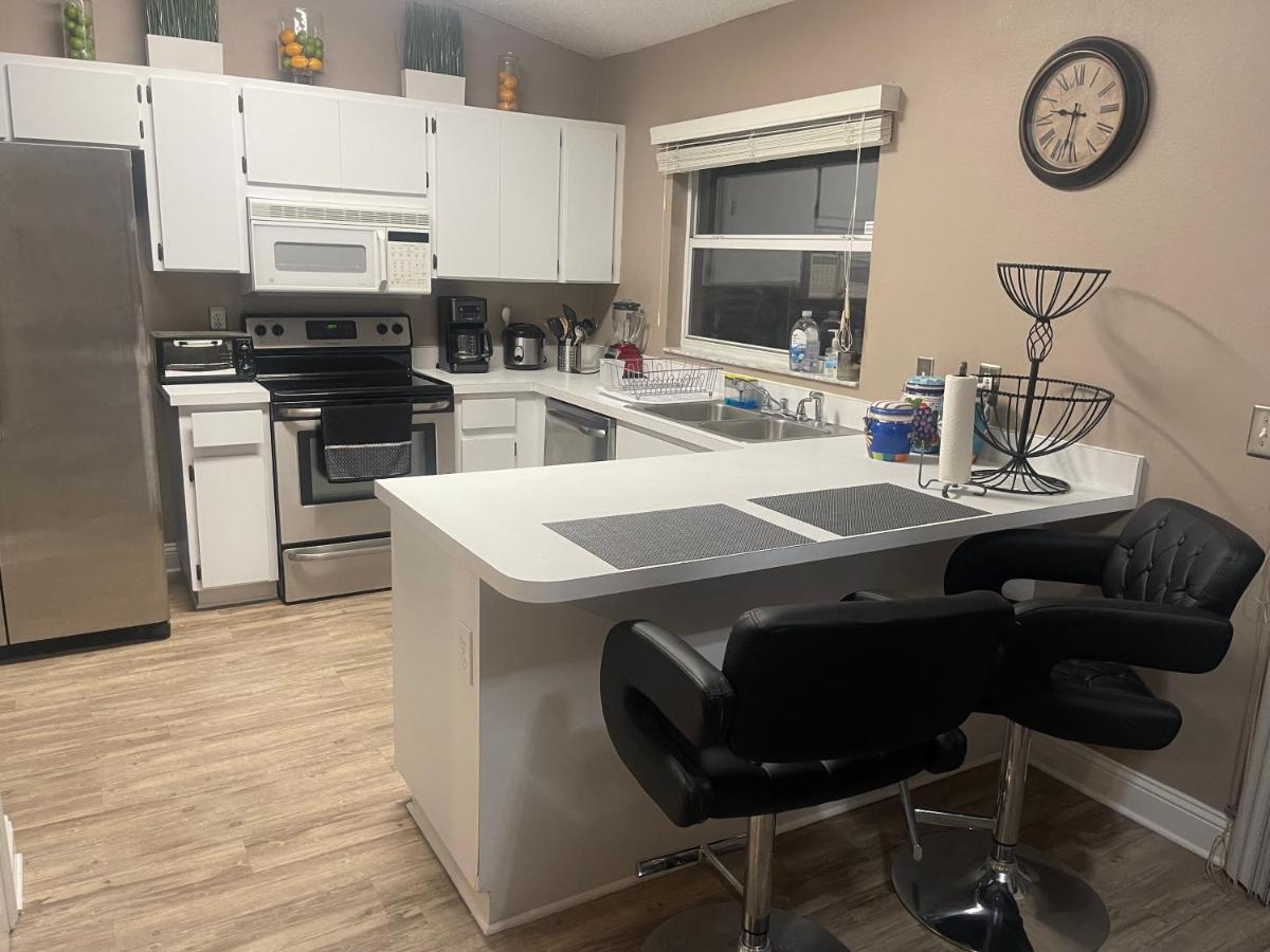 Cozy 3 Bedroom Home Close To Everything In Tampa! エクステリア 写真
