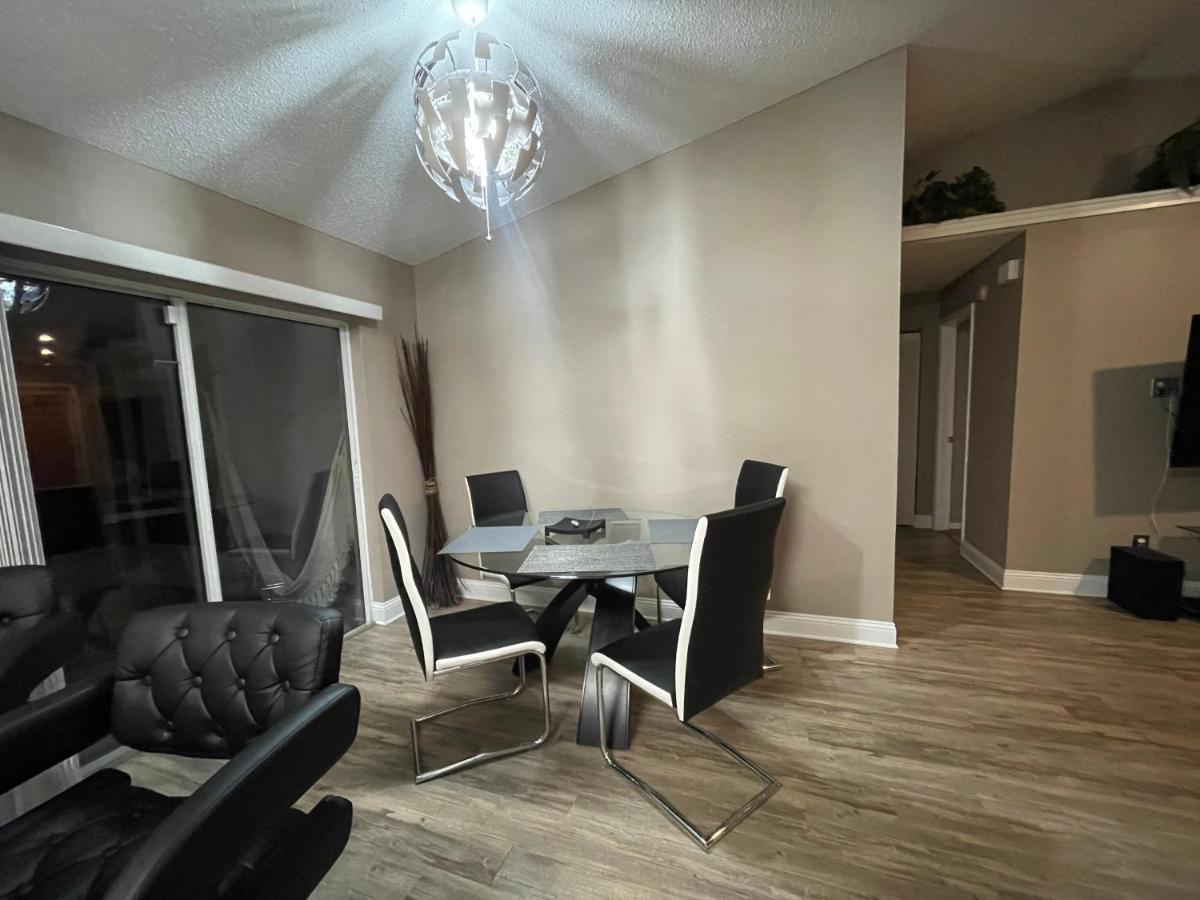 Cozy 3 Bedroom Home Close To Everything In Tampa! エクステリア 写真