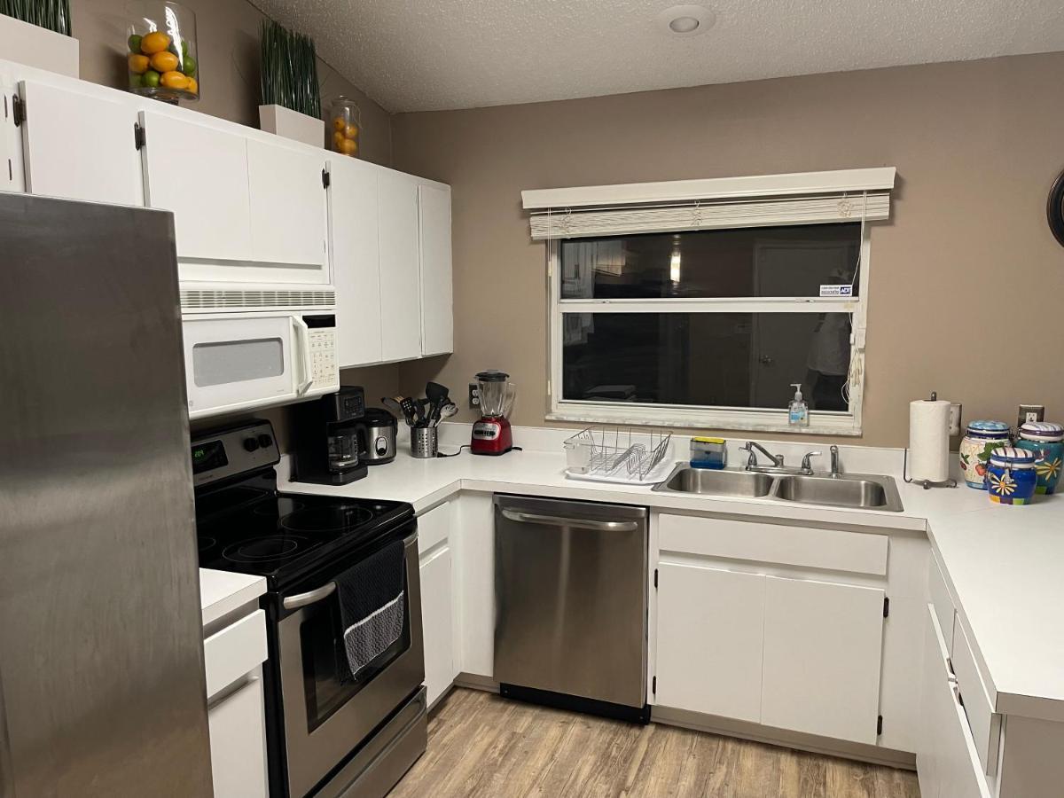 Cozy 3 Bedroom Home Close To Everything In Tampa! エクステリア 写真