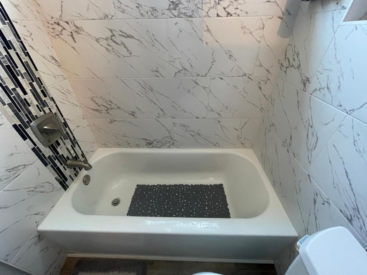 Cozy 3 Bedroom Home Close To Everything In Tampa! エクステリア 写真