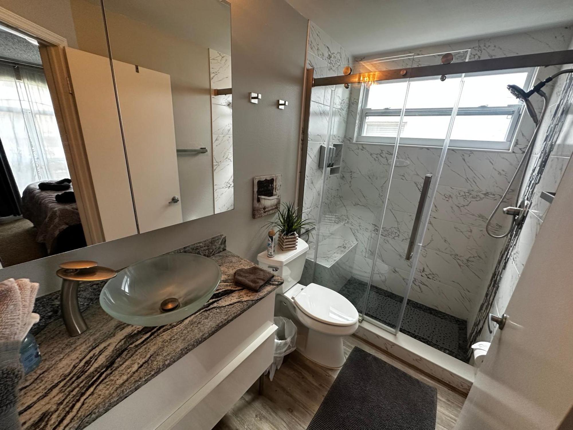 Cozy 3 Bedroom Home Close To Everything In Tampa! エクステリア 写真
